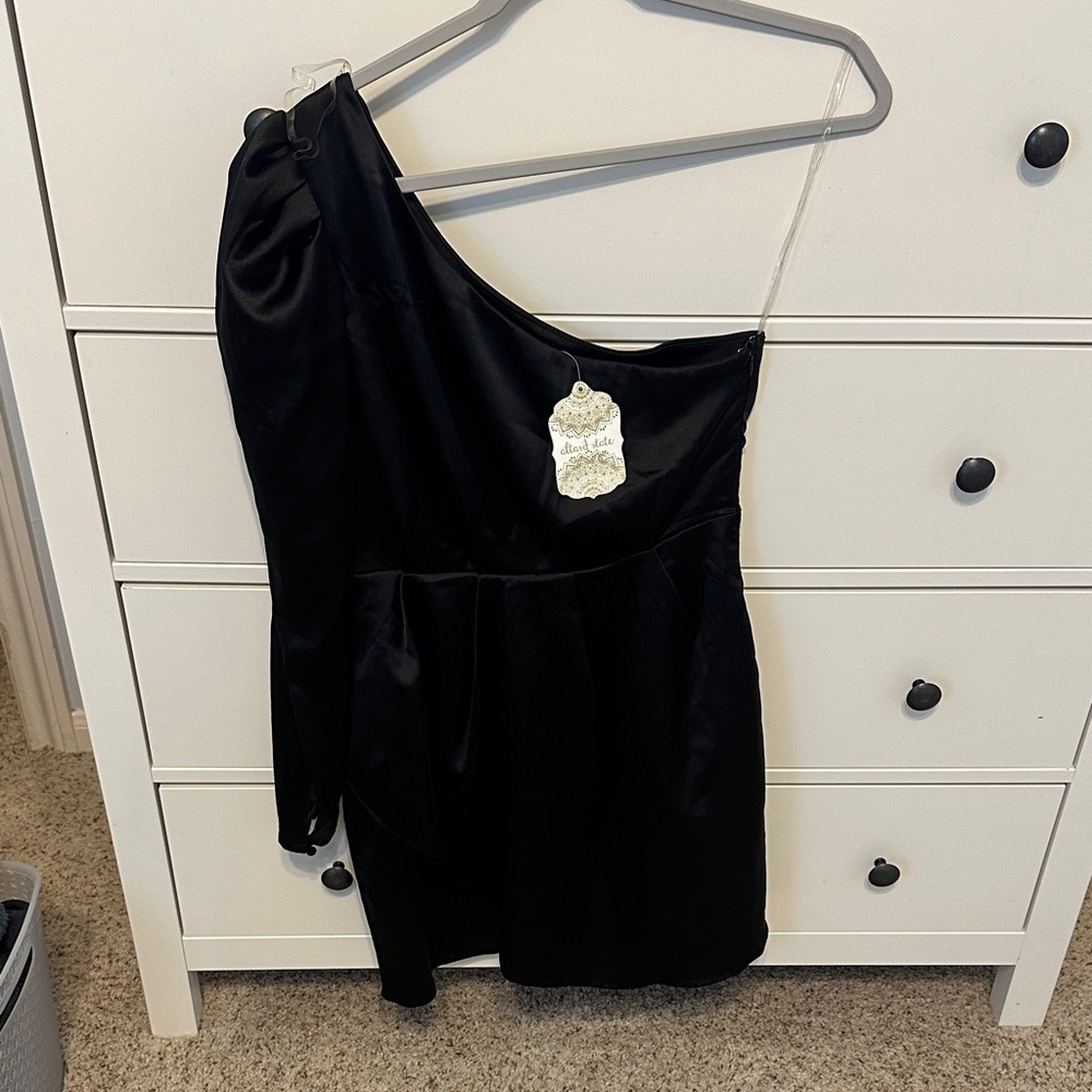 *NWT* Altar’d State black one shoulder long sleeve dress silk - size M